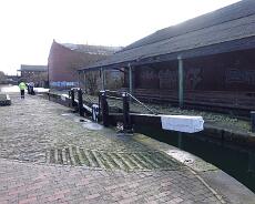 DSC00260 Stop Lock at the start of the Warwick and Birmingham Canal